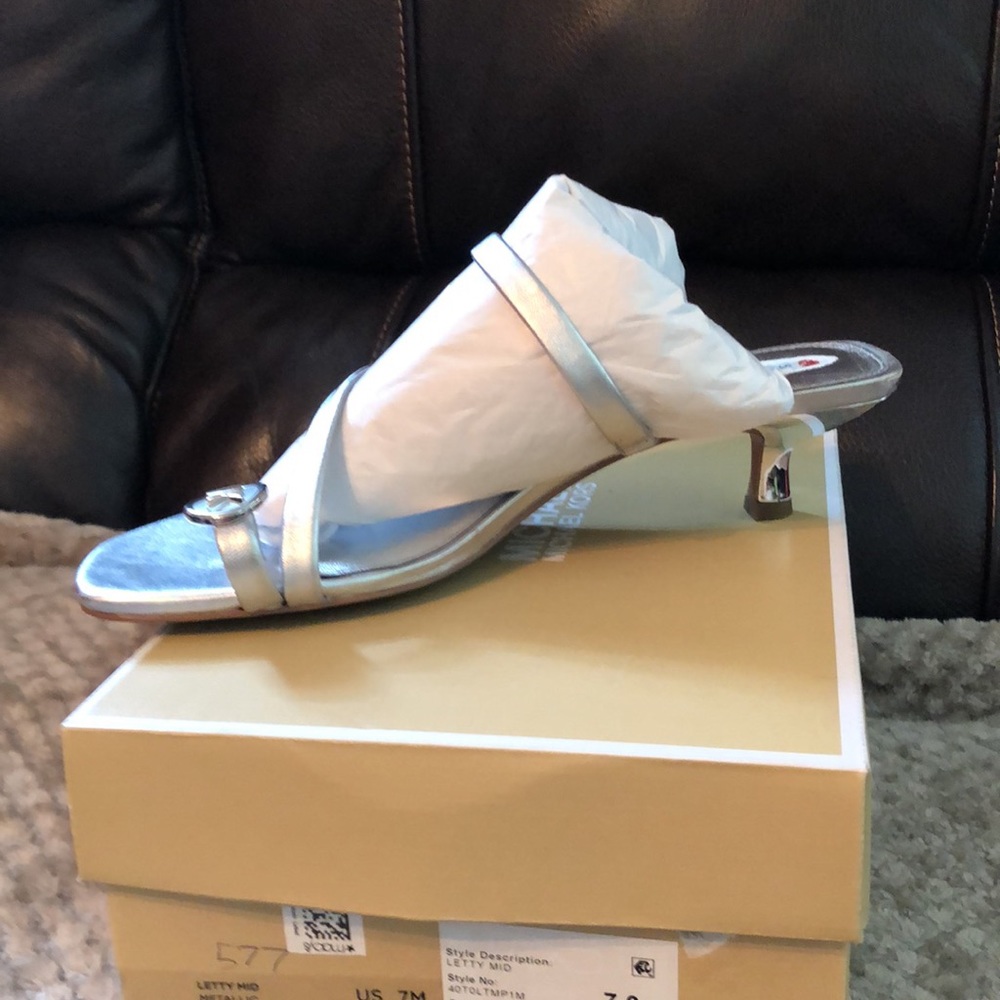 Michael Kors Womens Sandal - Picture 2 of 4